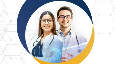 Dos médicos sonrientes con holograma médico.