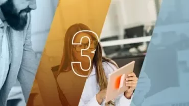 Persona trabajando en una oficina con un número 3 sobre la imagen.