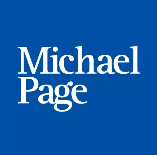 Logotipo de Michael Page en fondo azul.